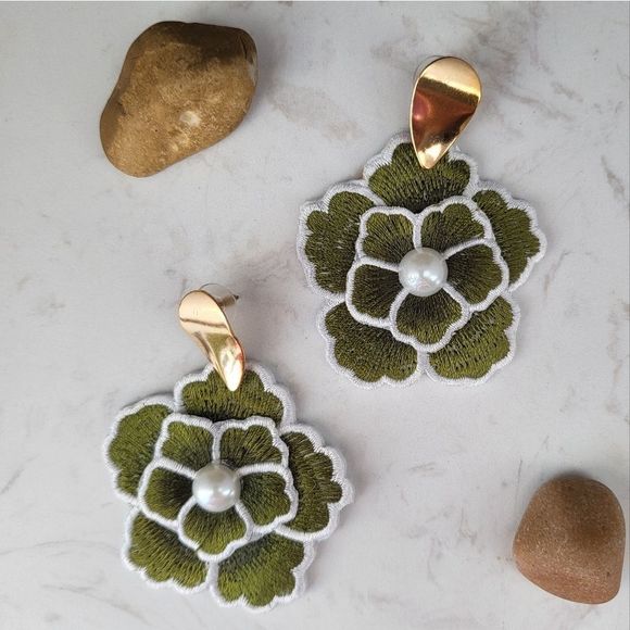 Handmade flower earrings green pink statement new - Picture 1 of 8